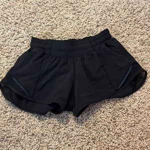 I am selling a pair of llulemon shorts!!